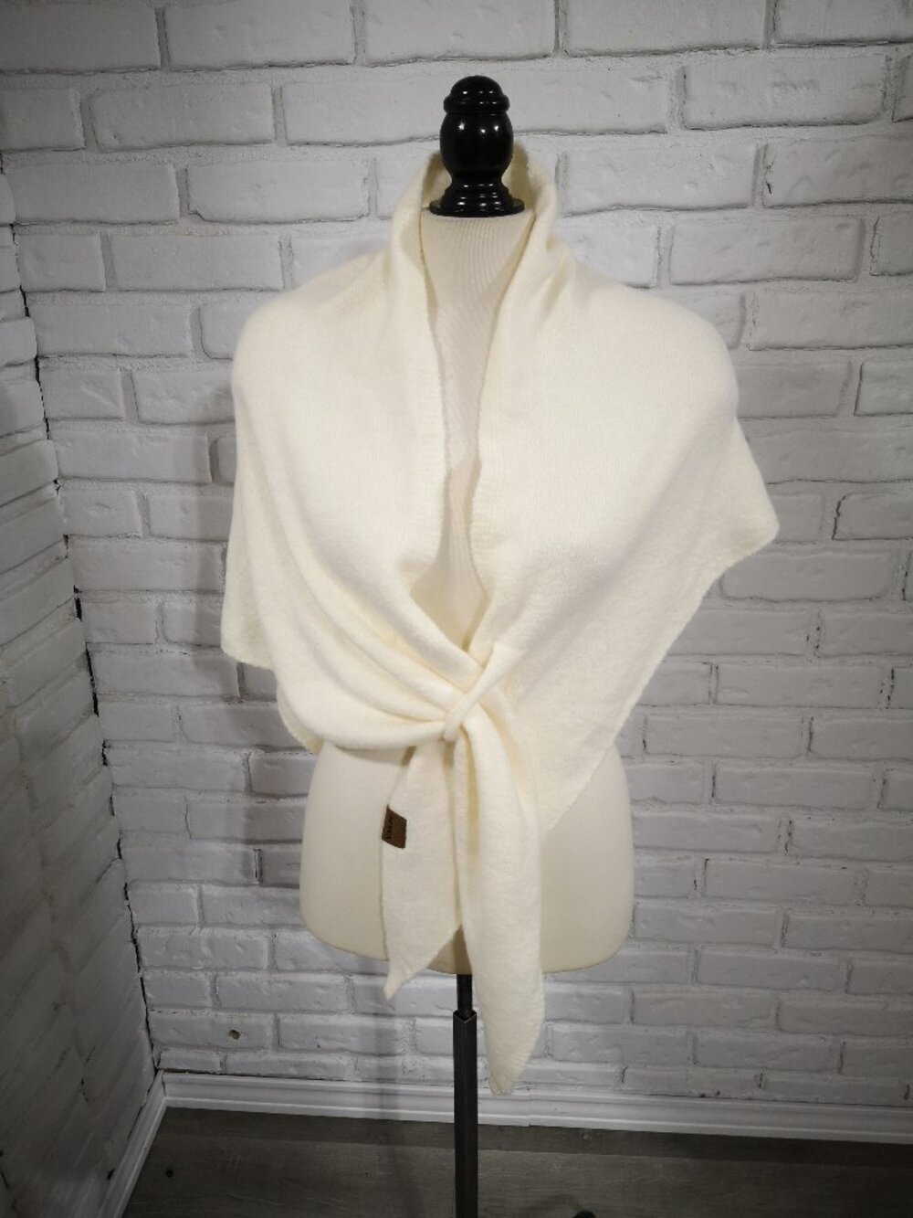 Yakee Triangle 1 Size Fits Most Ivory Soft Knit Boho Lightweight Scarf/Shawl